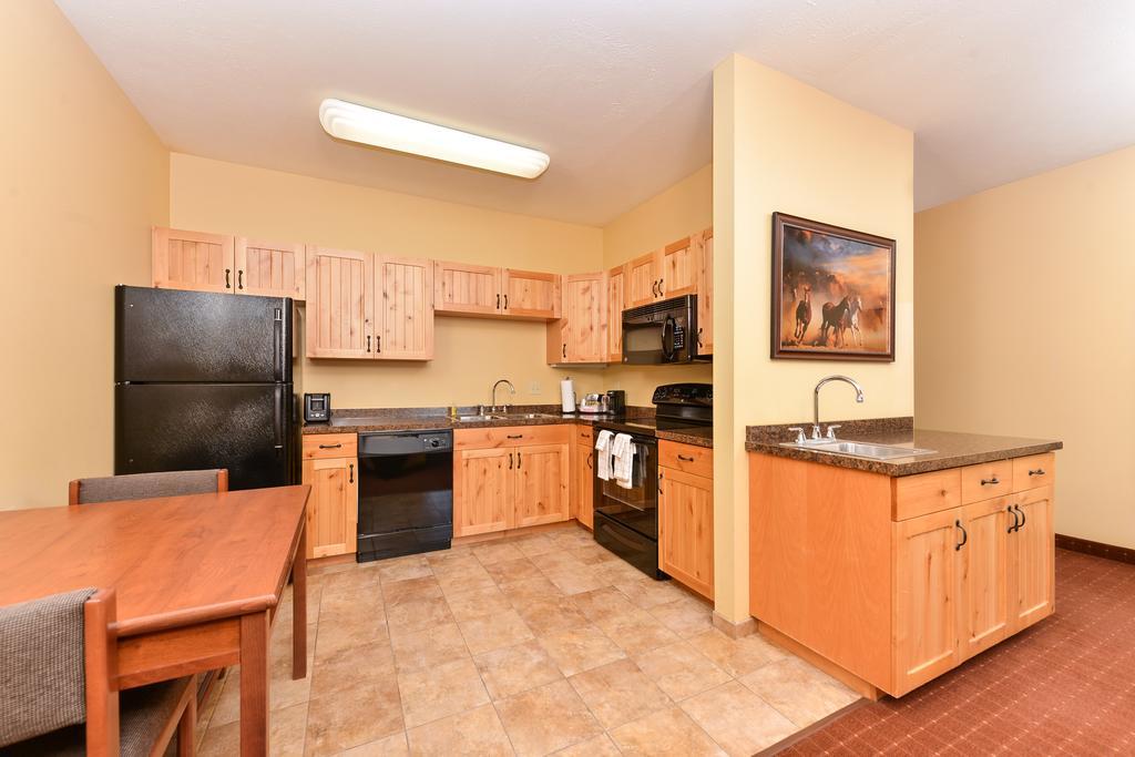 Americinn By Wyndham Fargo Medical Center Room photo